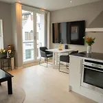 Apartment Prime Location, Free Parking, Private Balcony