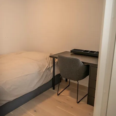 Prime Location, Free Parking, Private Balcony Appartement