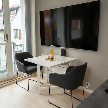 Prime Location, Free Parking, Private Balcony Apartamento