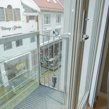 Prime Location, Free Parking, Private Balcony Apartment