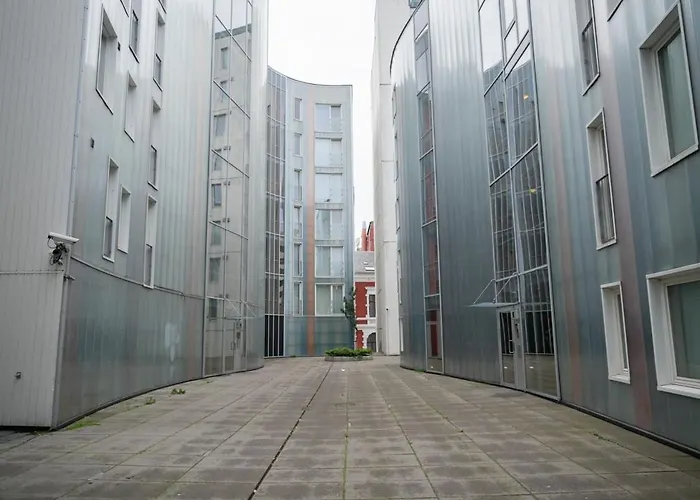 Prime Location, Free Parking, Private Balcony Appartement