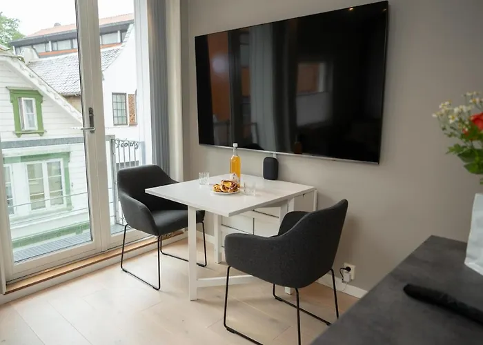 Prime Location, Free Parking, Private Balcony Apartmán