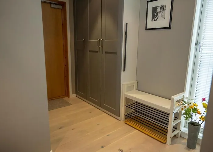 Apartment Prime Location, Free Parking, Private Balcony *